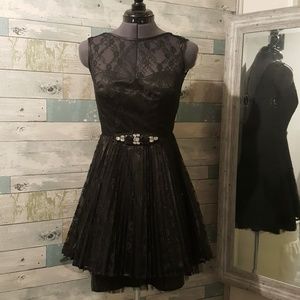 Laura Petites Elegant Black Lace Party Dress
